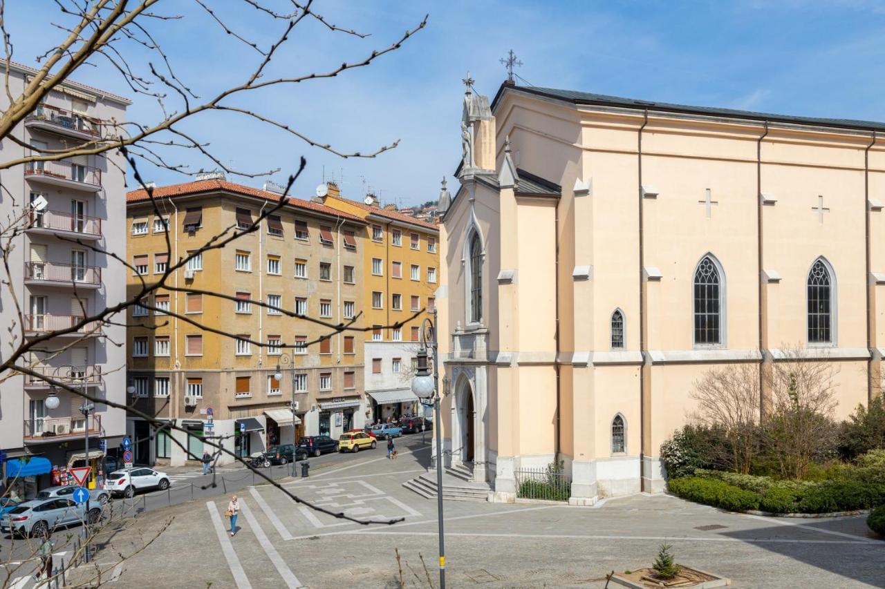 Suite Foscolo, In Piazza A ترييستي المظهر الخارجي الصورة